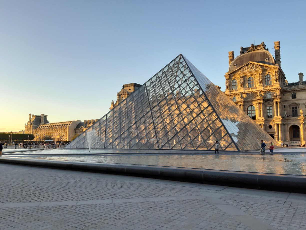 Stavba skleněná - Pyramide du Louvre (Francie)