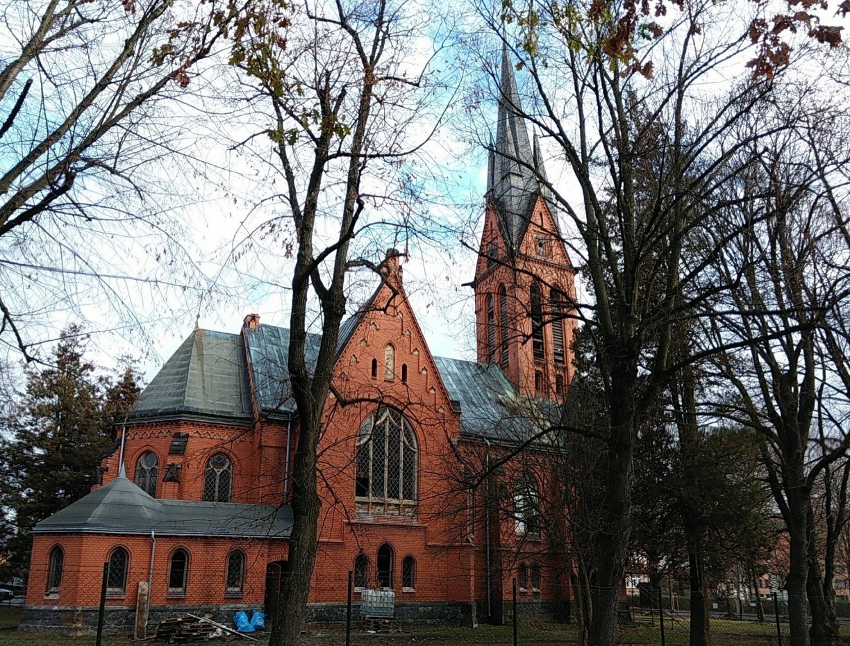 Stavby z keramických materiálů - Červený kostel (Česká republika)