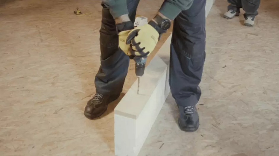 3. Předvrtání trámků 3. Předvrtání trámků