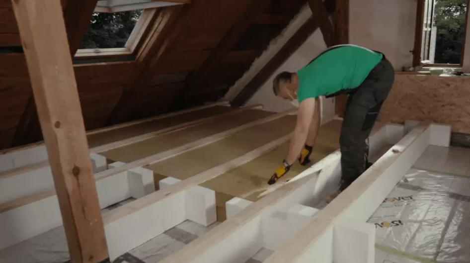 7. Vyplnění roštu izolací 7. Vyplnění roštu izolací